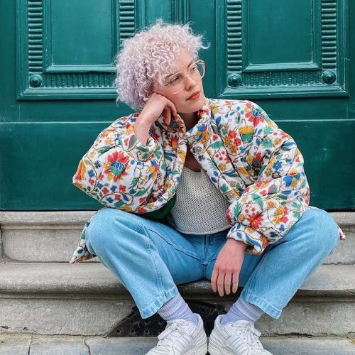 Photo d'une veste issue de la collection de vêtement upcycling réalisée par l'artiste de Retro Reset